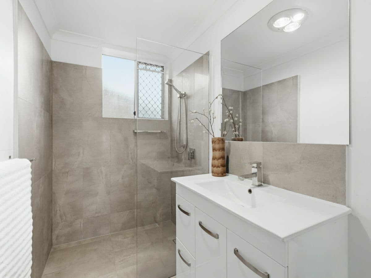 24 Kanumbra Street, COORPAROO, Coorparoo - Thumbnail 8