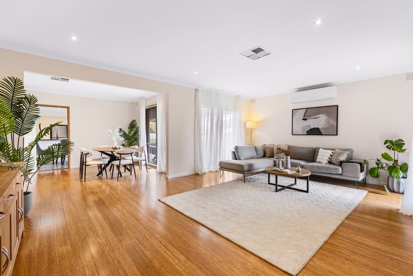 54 Mannering Drive, Glen Waverley, Glen Waverley - Thumbnail 2