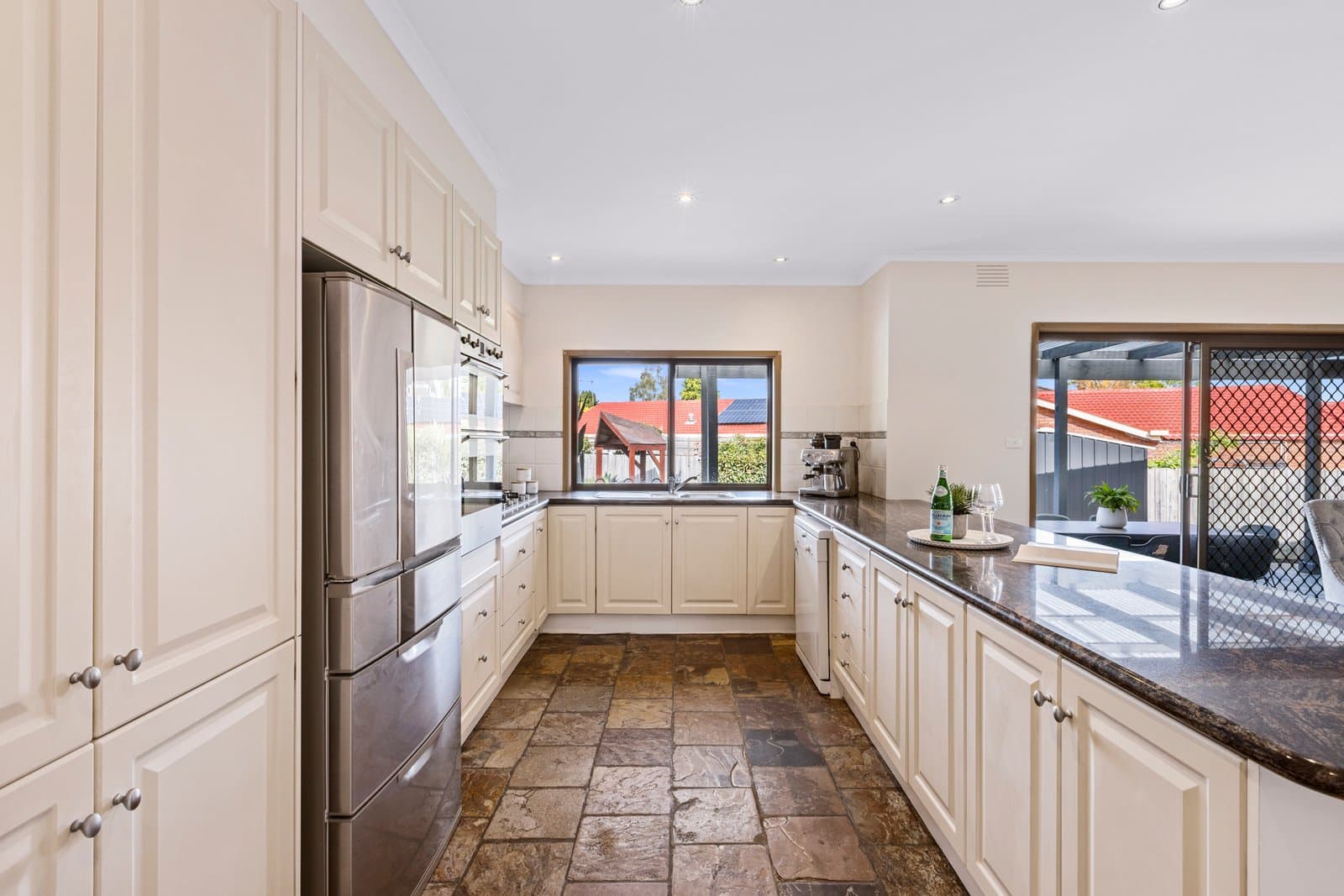 54 Mannering Drive, Glen Waverley, Glen Waverley - Thumbnail 5
