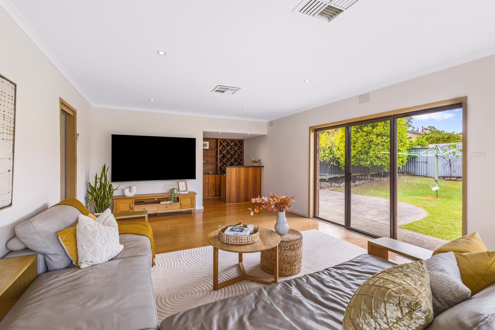 54 Mannering Drive, Glen Waverley, Glen Waverley - Thumbnail 7
