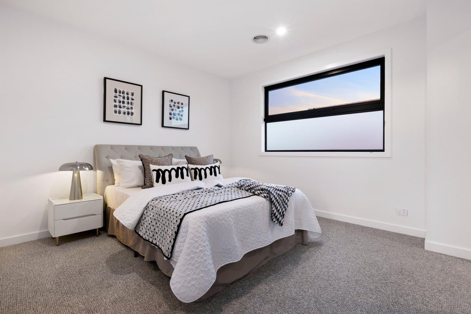 1&2/87 Winmalee Drive,
                        
                    
                    
                        
                            Glen Waverley, Glen Waverley - Thumbnail 6