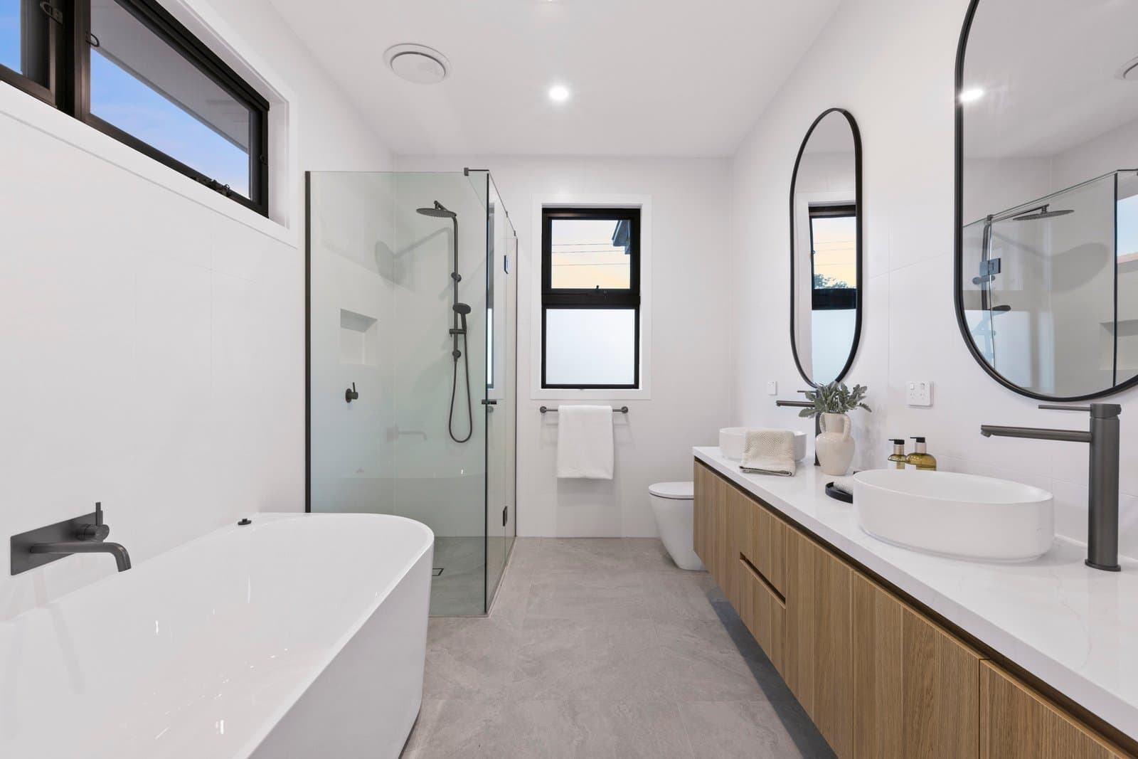 1&2/87 Winmalee Drive,
                        
                    
                    
                        
                            Glen Waverley, Glen Waverley - Thumbnail 7