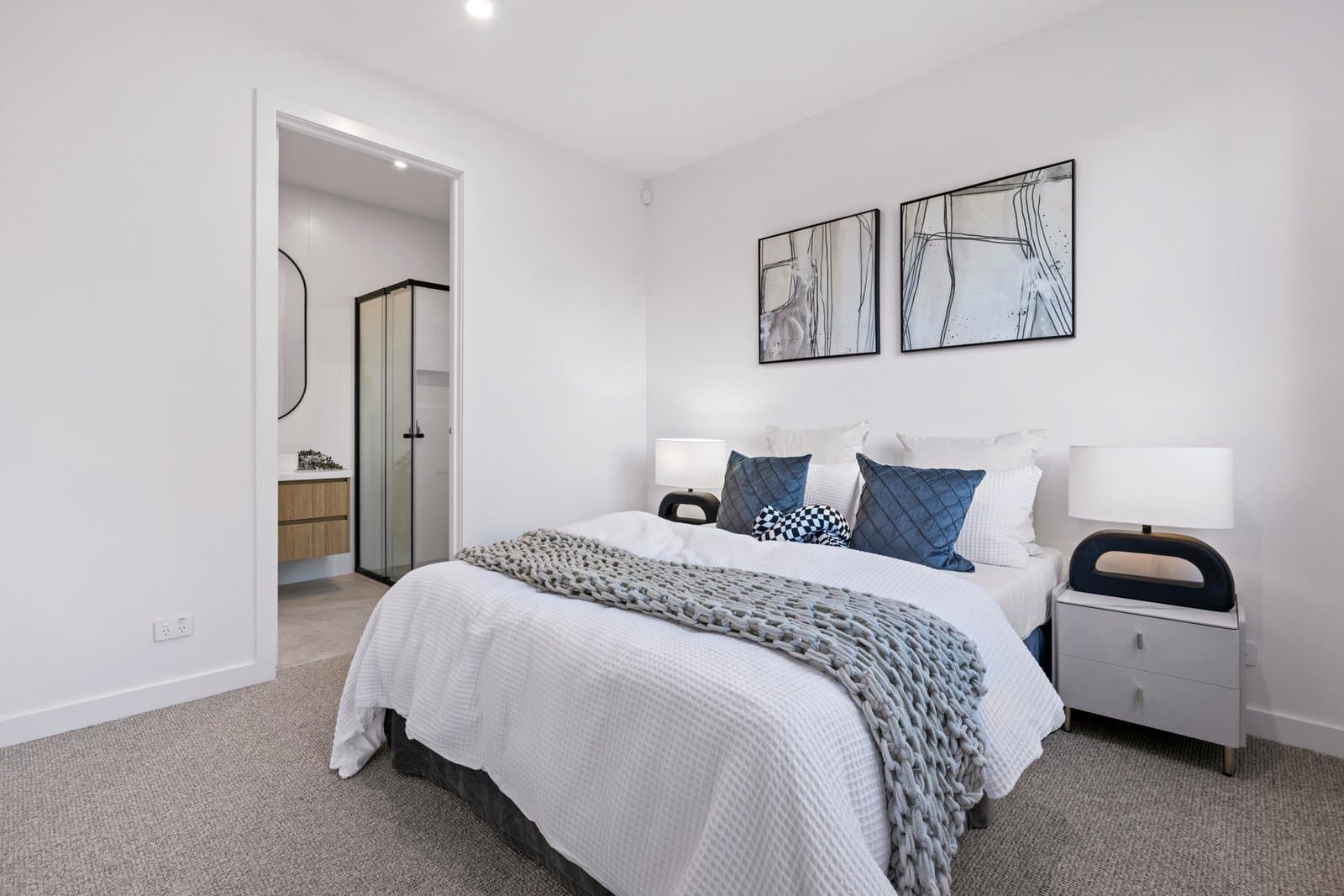 1&2/87 Winmalee Drive,
                        
                    
                    
                        
                            Glen Waverley, Glen Waverley - Thumbnail 8