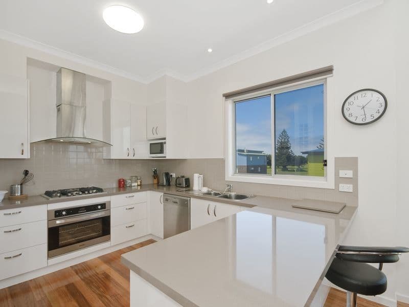 8D Gambier Street, Apollo Bay, VIC, Apollo Bay - Thumbnail 2