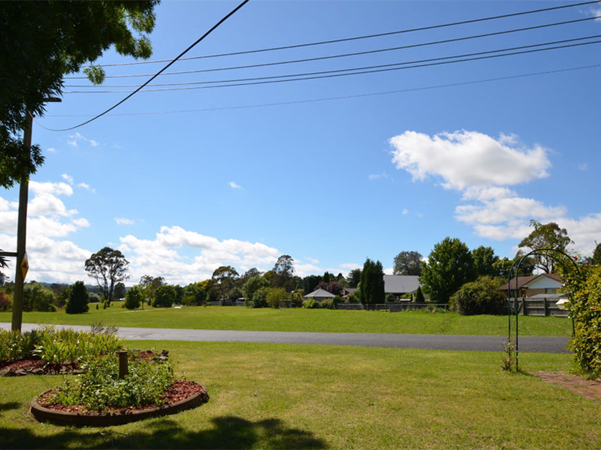 1 Farmborough Close, Bowral, Bowral - Thumbnail 2