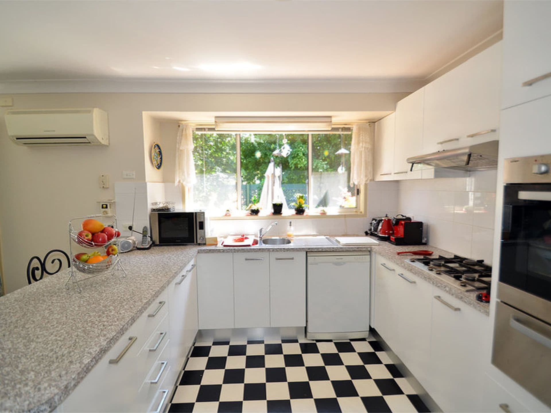1 Farmborough Close, Bowral, Bowral - Thumbnail 5
