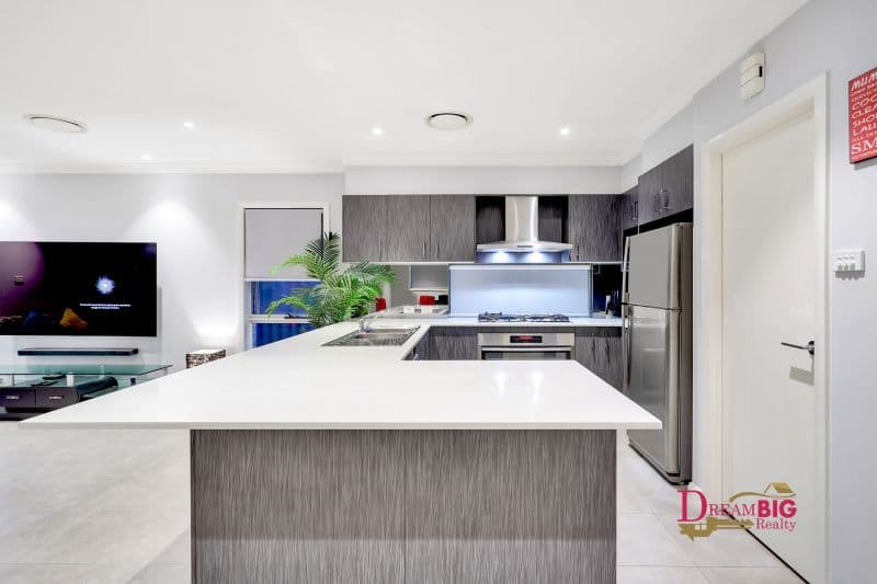 16 Mason Way, Jordan Springs, Jordan Springs - Thumbnail 3