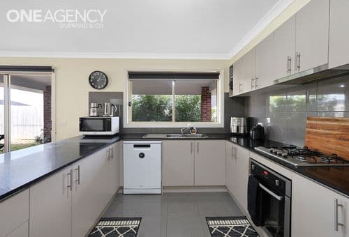 24 Buscombe Crescent, Drouin, Drouin - Image 1