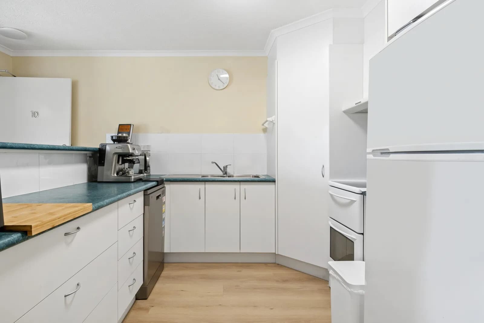 10/111 Old Burleigh Road Broadbeach QLD 4218, Broadbeach - Thumbnail 5