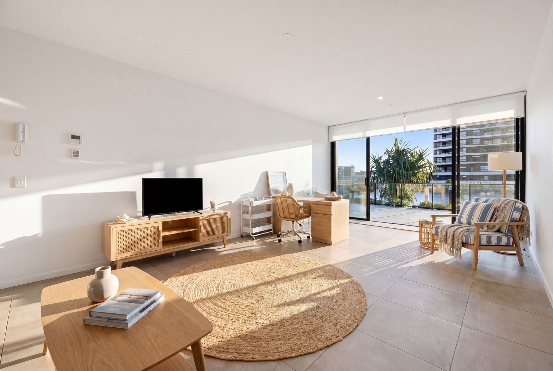 1108/6 Sickle Avenue, Hope Island QLD, Hope Island - Thumbnail 3