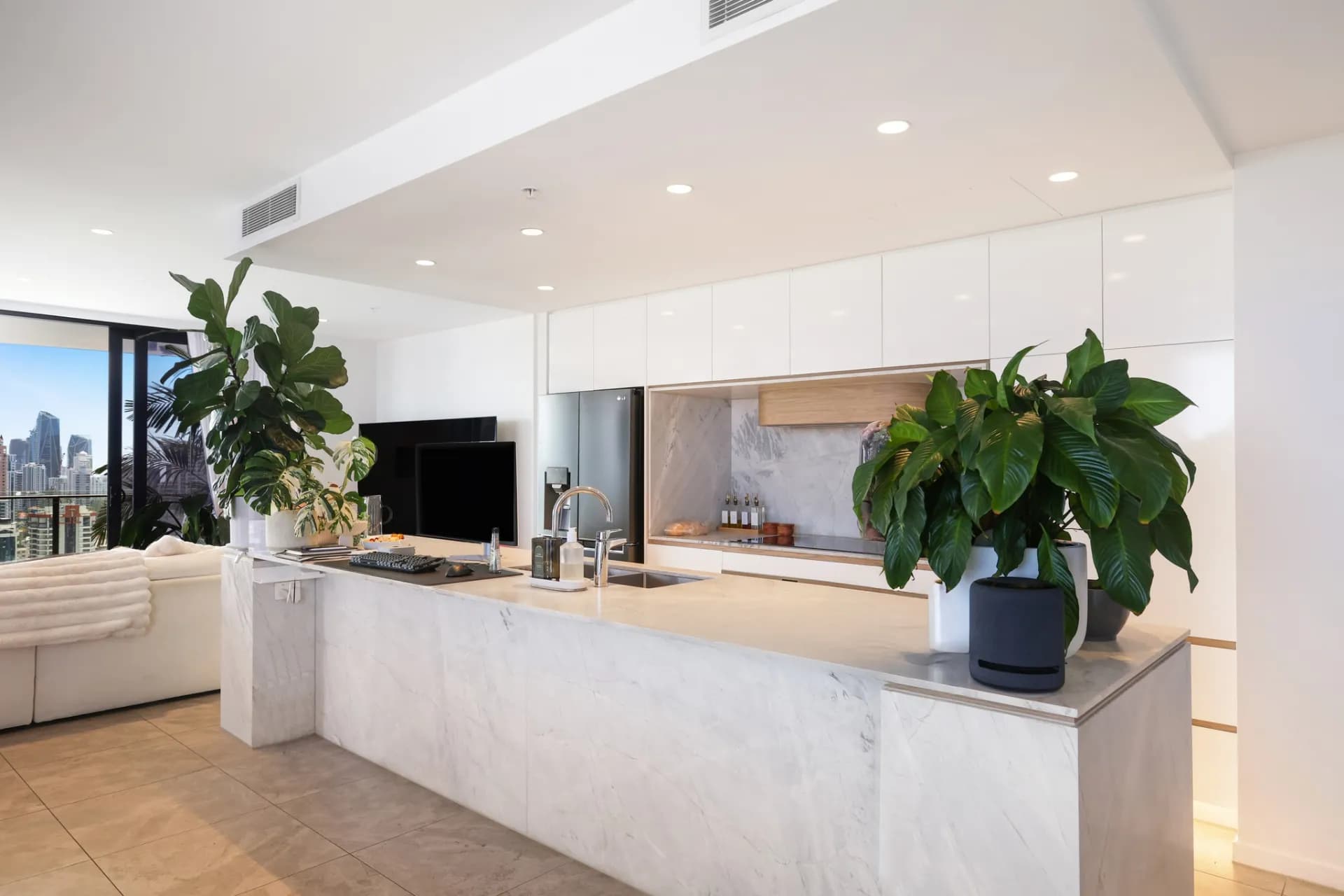 Unit 2401/33 Surf Parade, Broadbeach, QLD, Broadbeach - Thumbnail 2