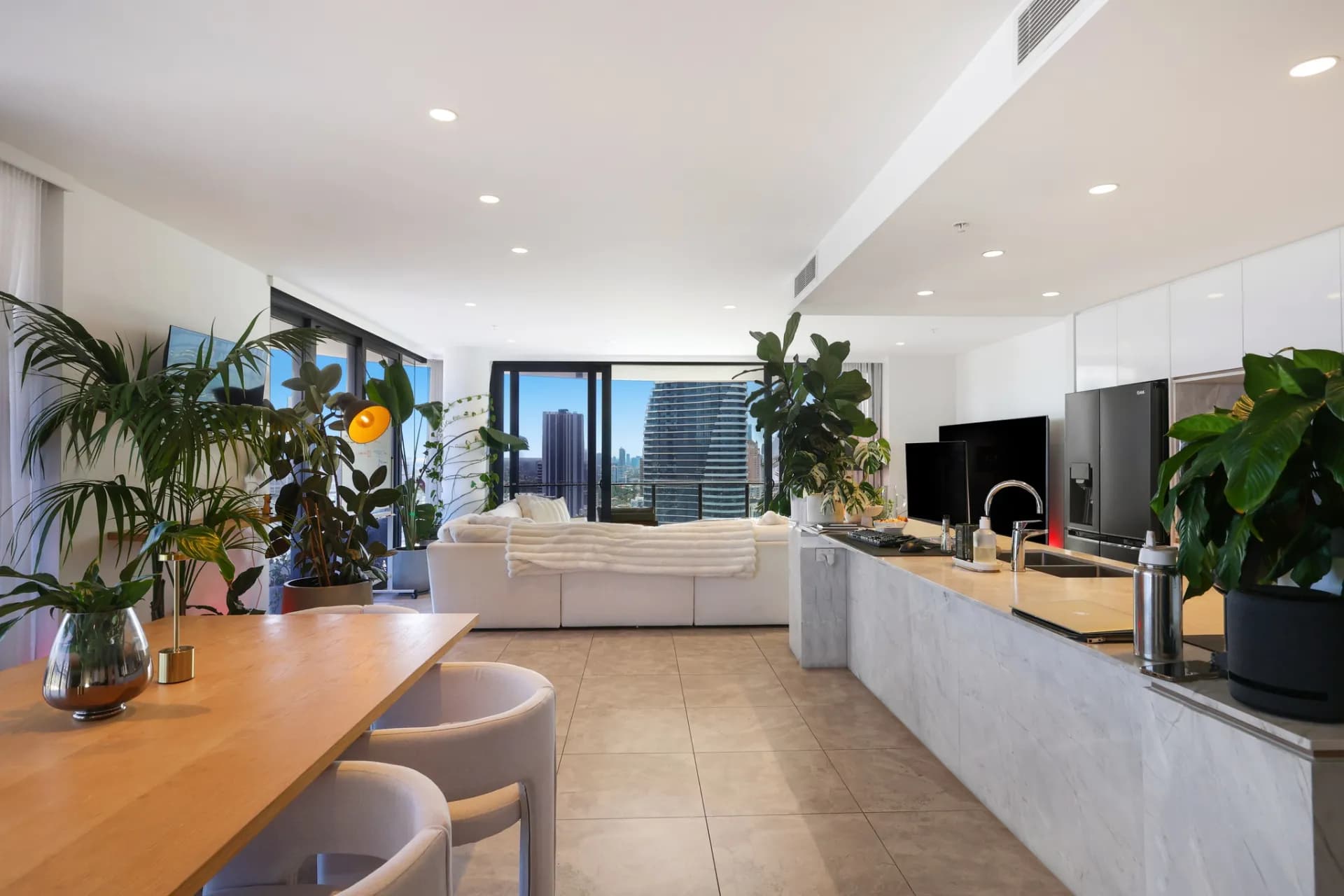 Unit 2401/33 Surf Parade, Broadbeach, QLD, Broadbeach - Thumbnail 3