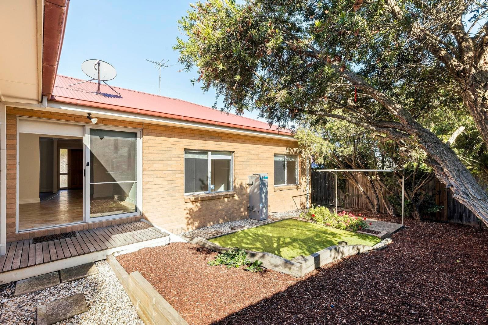 2/41 Thea Grove, Doncaster East VIC 3109, Doncaster East - Thumbnail 2
