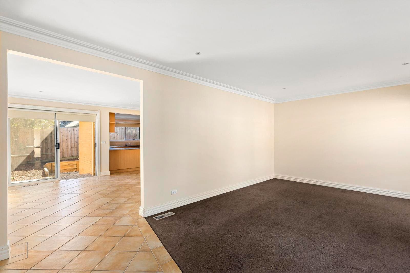 2/41 Thea Grove, Doncaster East VIC 3109, Doncaster East - Thumbnail 4
