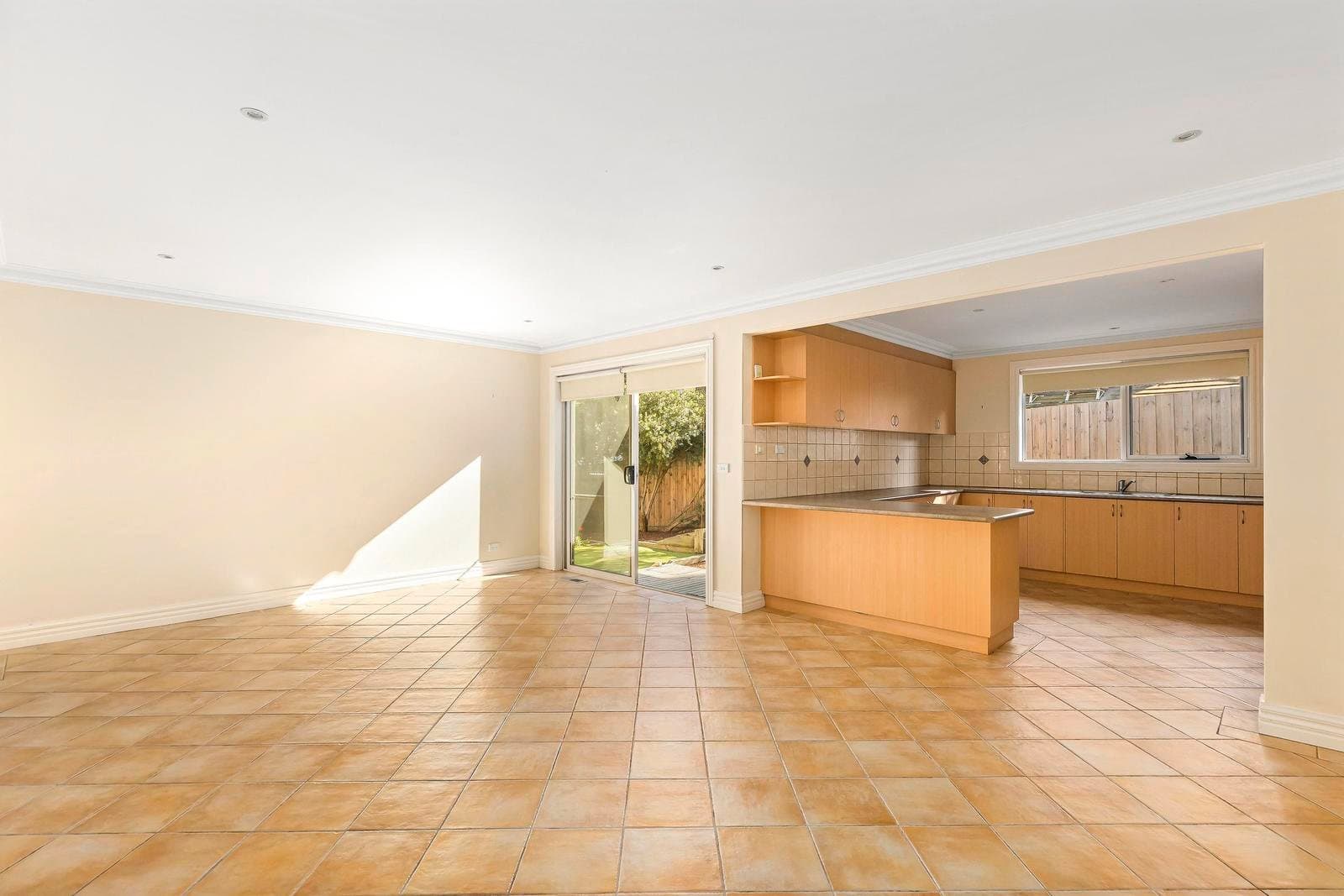 2/41 Thea Grove, Doncaster East VIC 3109, Doncaster East - Thumbnail 5