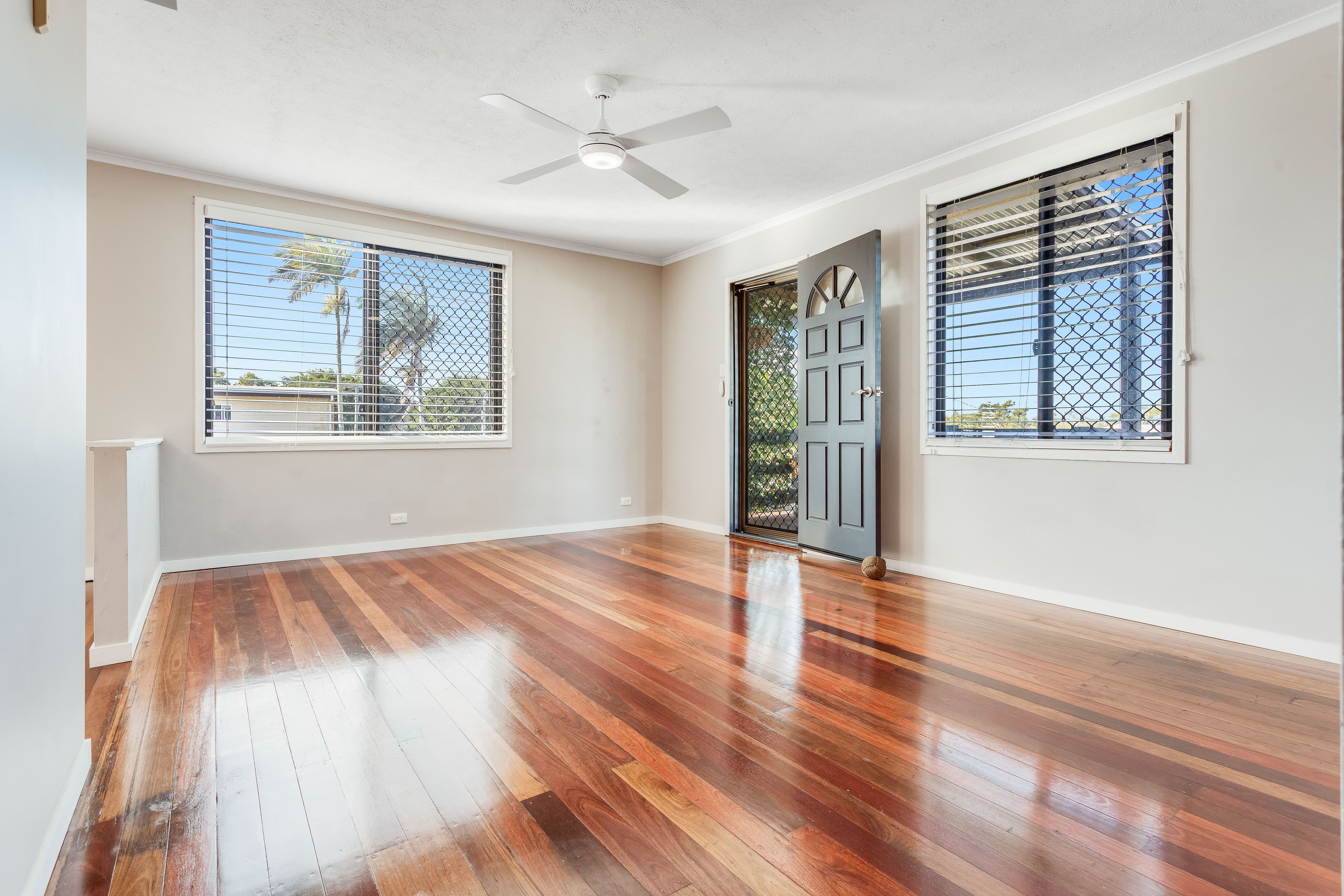 8 Seaview Parade, Deception Bay - Thumbnail 4
