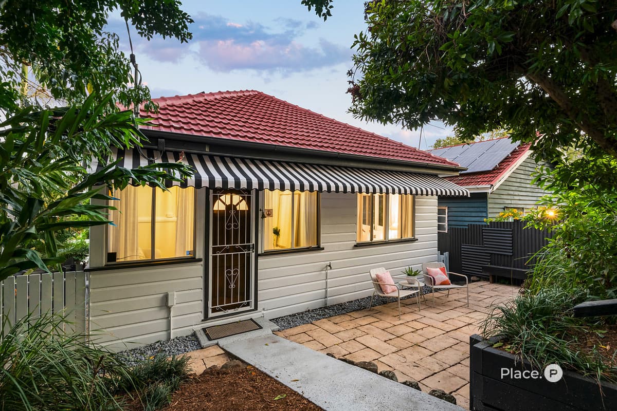 42 Hockings Street, Holland Park West - Thumbnail 2