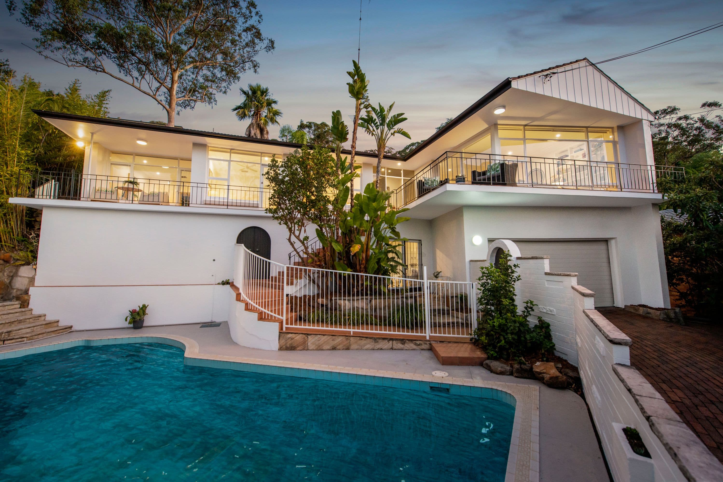26 Rembrandt Drive, Middle Cove - Thumbnail 3