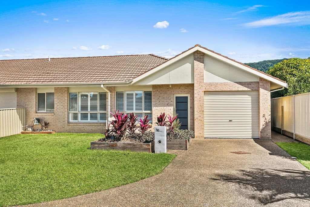 2/6 Hutchinson Drive, Balgownie - Image 1