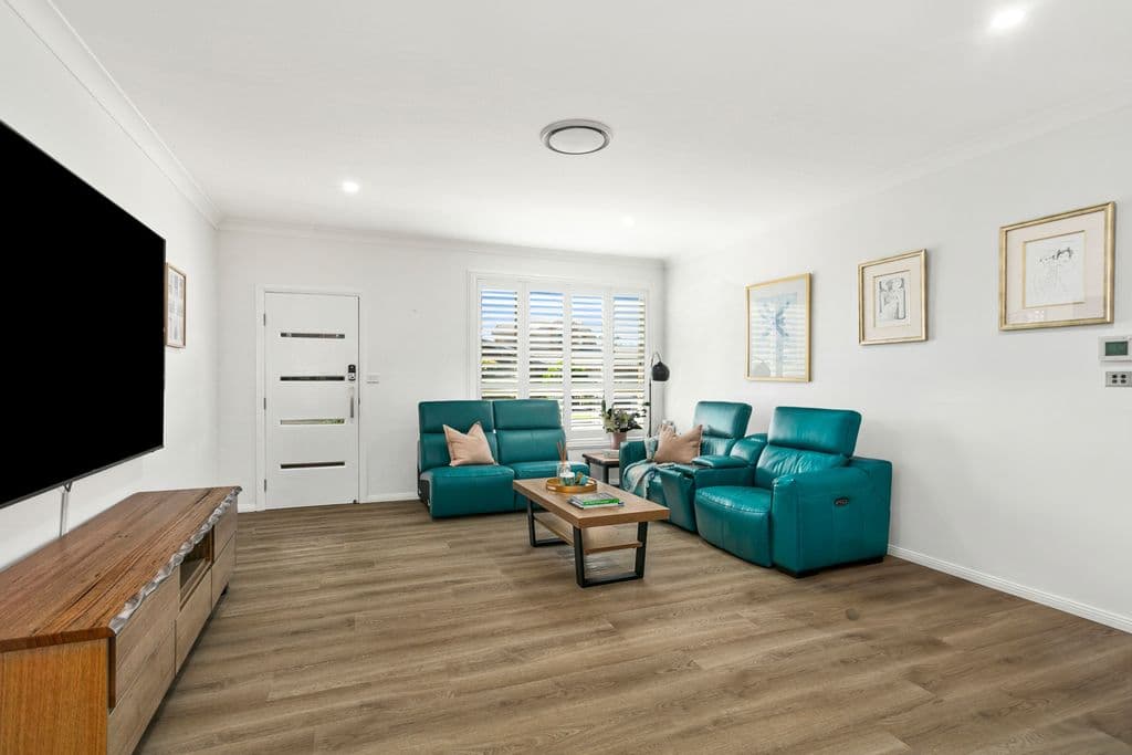 2/6 Hutchinson Drive, Balgownie - Thumbnail 2