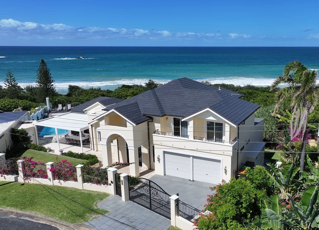 3 Sapphire Crescent, Sapphire Beach - Image 1