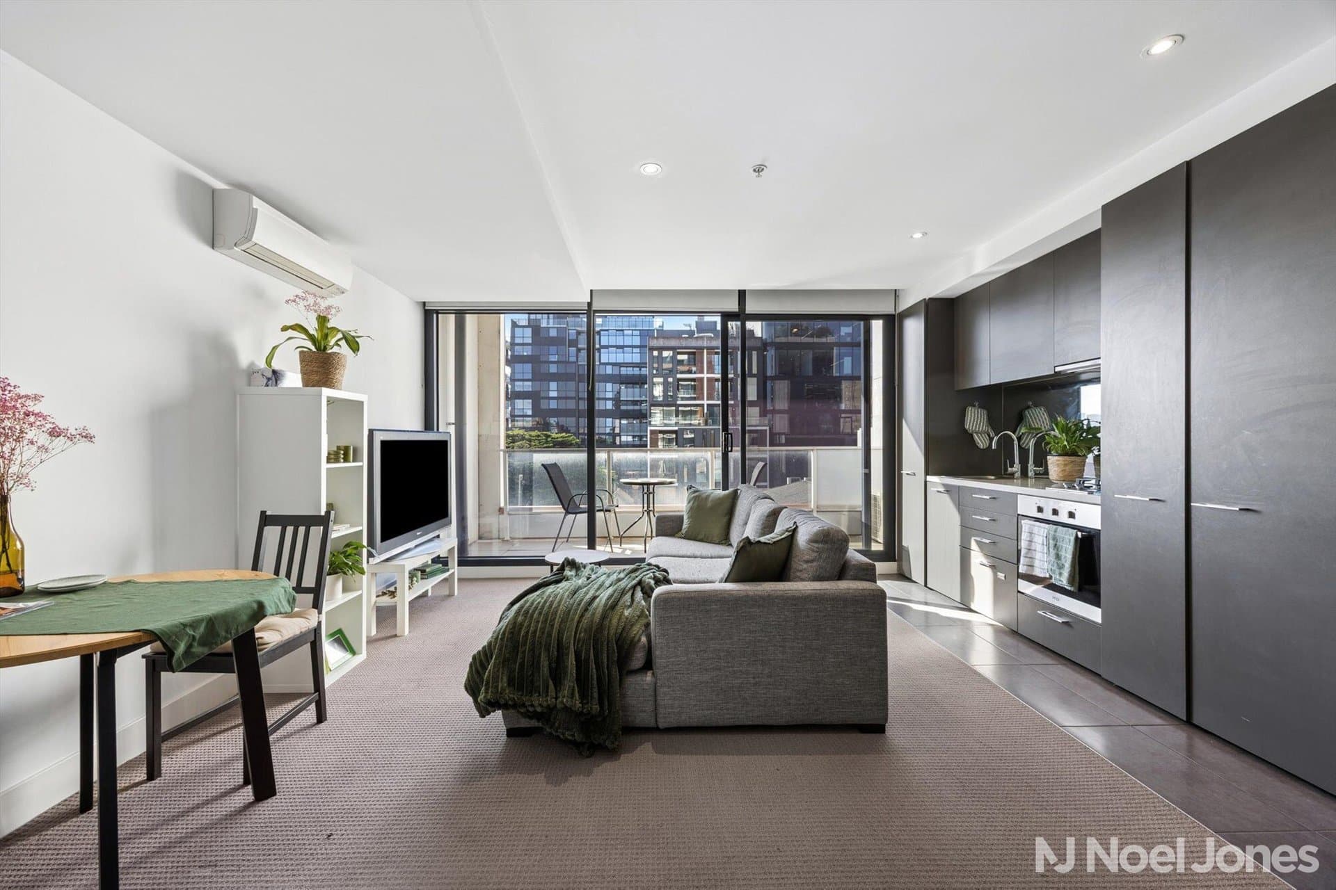323/32 Bray Street, South Yarra - Thumbnail 3