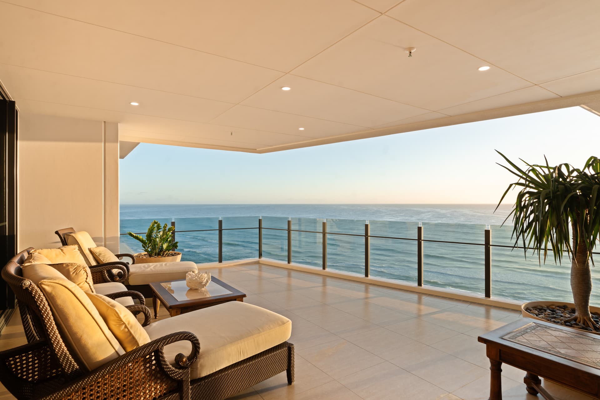 17/116 The Esplanade, Surfers Paradise, QLD, 4217, Surfers Paradise - Thumbnail 2