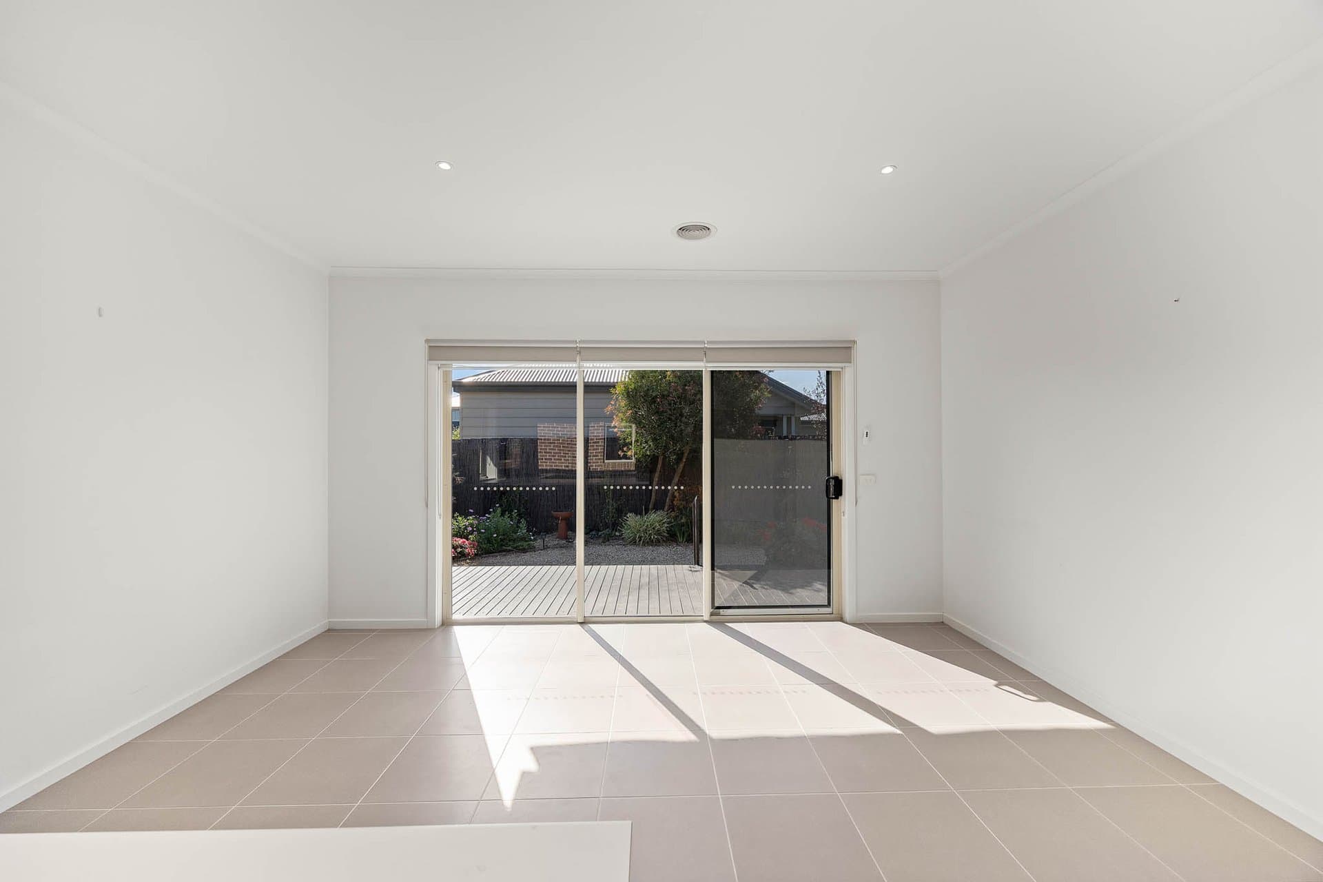 5/14-16 Rodney Street, Gisborne - Thumbnail 2