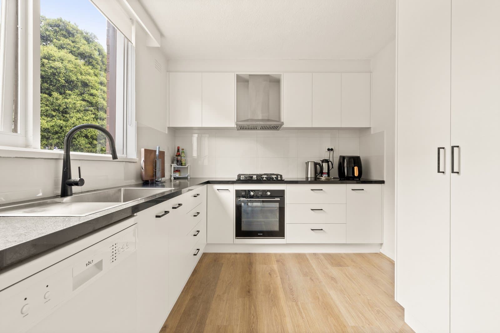 3/2-4 Rosaline Avenue, Mount Waverley, Mount Waverley - Image 1