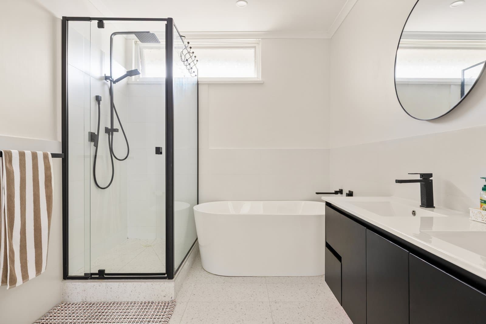 3/2-4 Rosaline Avenue, Mount Waverley, Mount Waverley - Thumbnail 3
