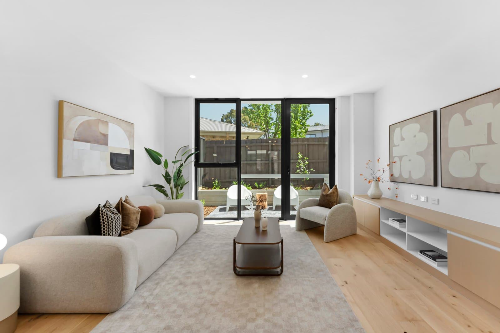 16/19 Whitehorse Road, Blackburn, Blackburn - Thumbnail 2