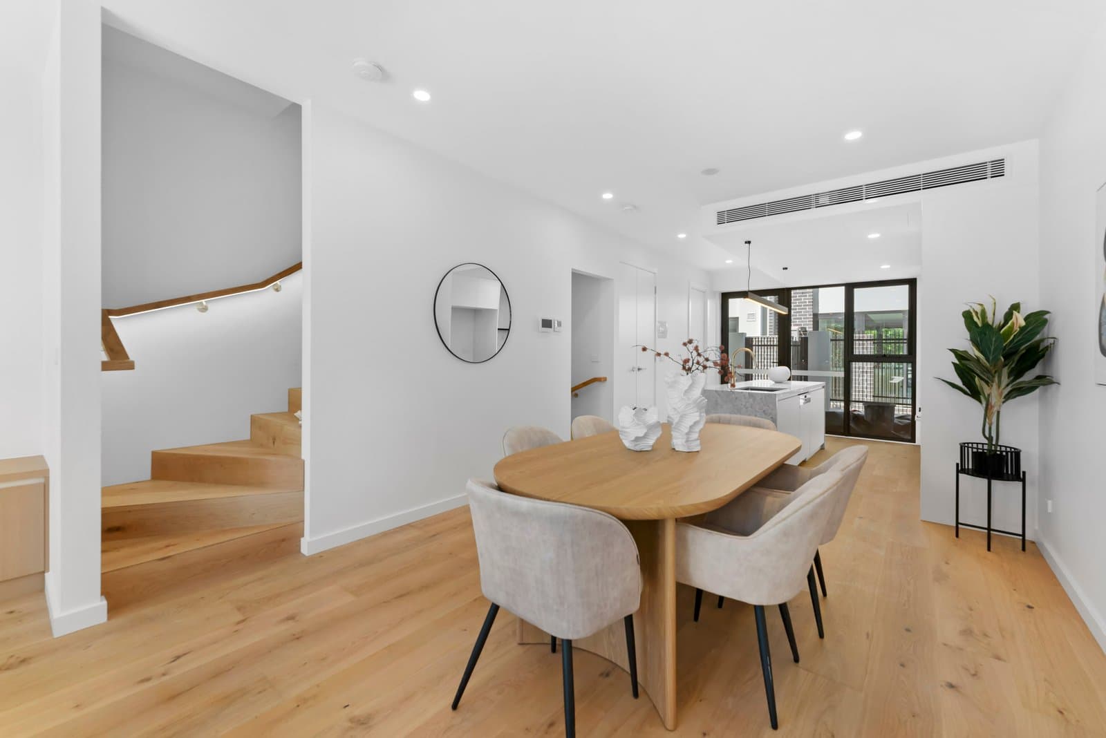 16/19 Whitehorse Road, Blackburn, Blackburn - Thumbnail 4