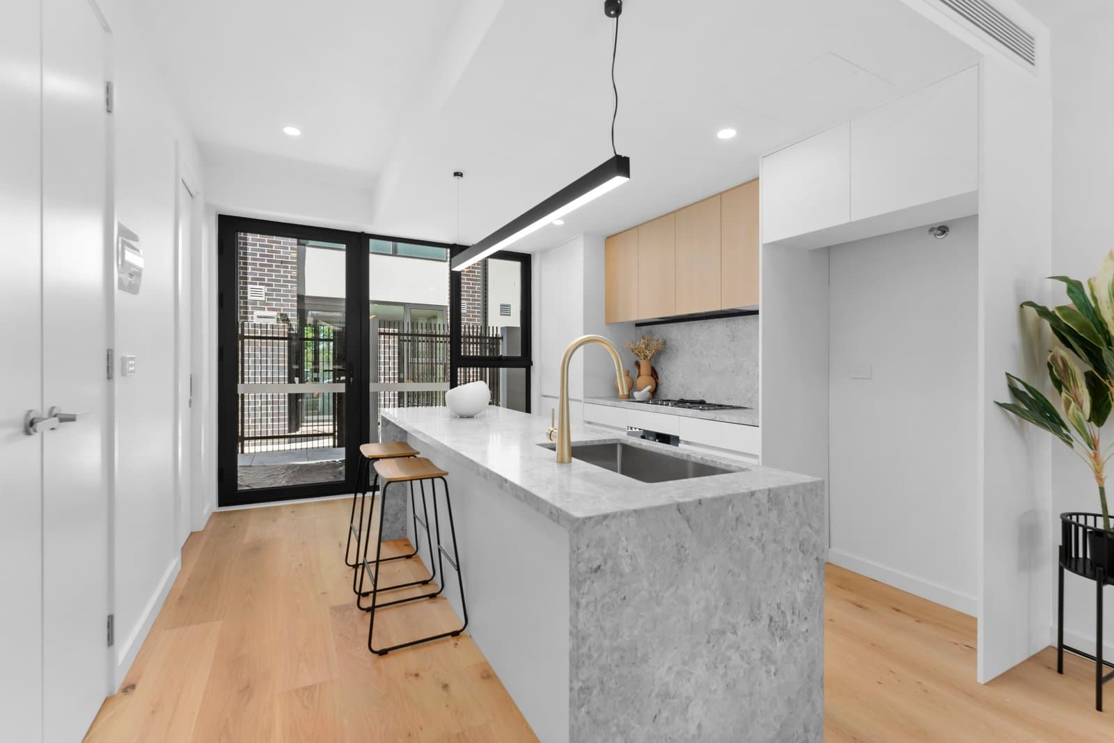 16/19 Whitehorse Road, Blackburn, Blackburn - Thumbnail 5