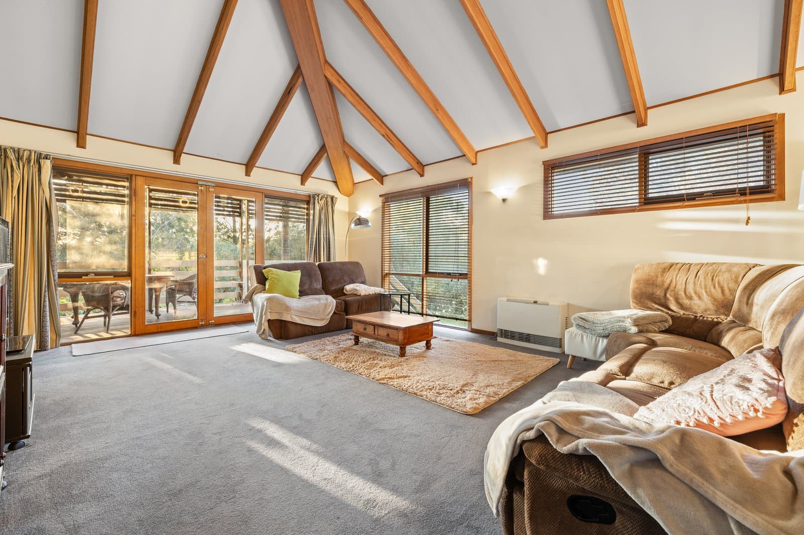 1 Ian Grove, Mount Waverley, Mount Waverley - Thumbnail 2