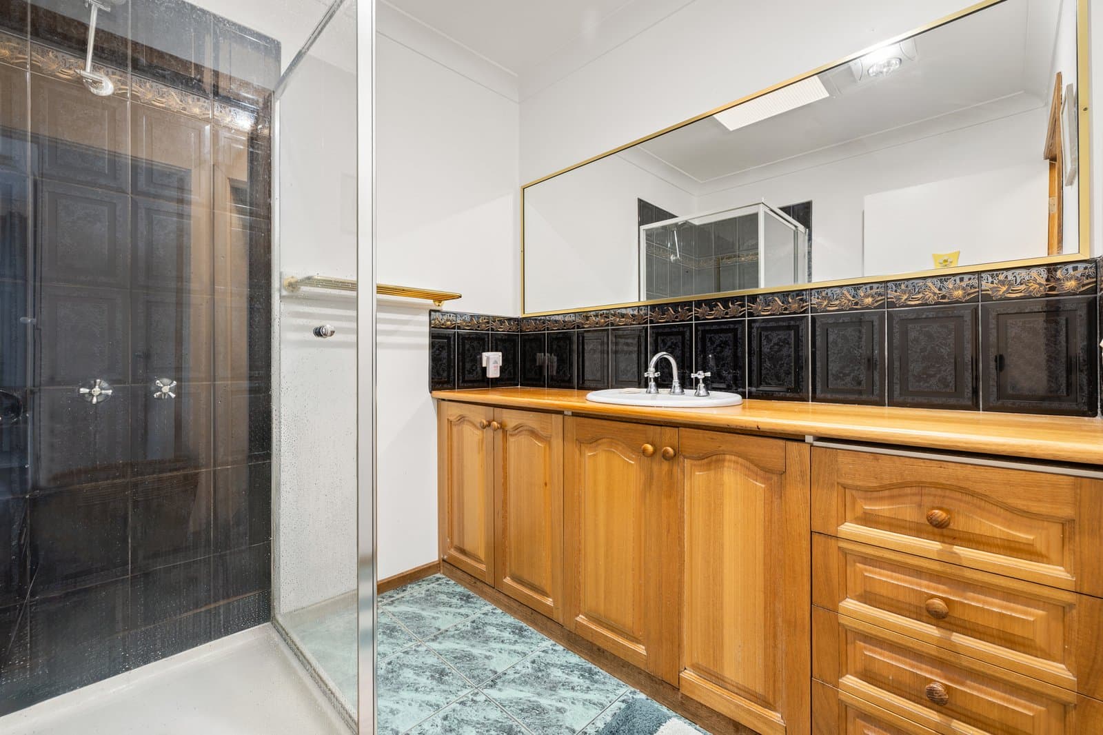 1 Ian Grove, Mount Waverley, Mount Waverley - Thumbnail 8