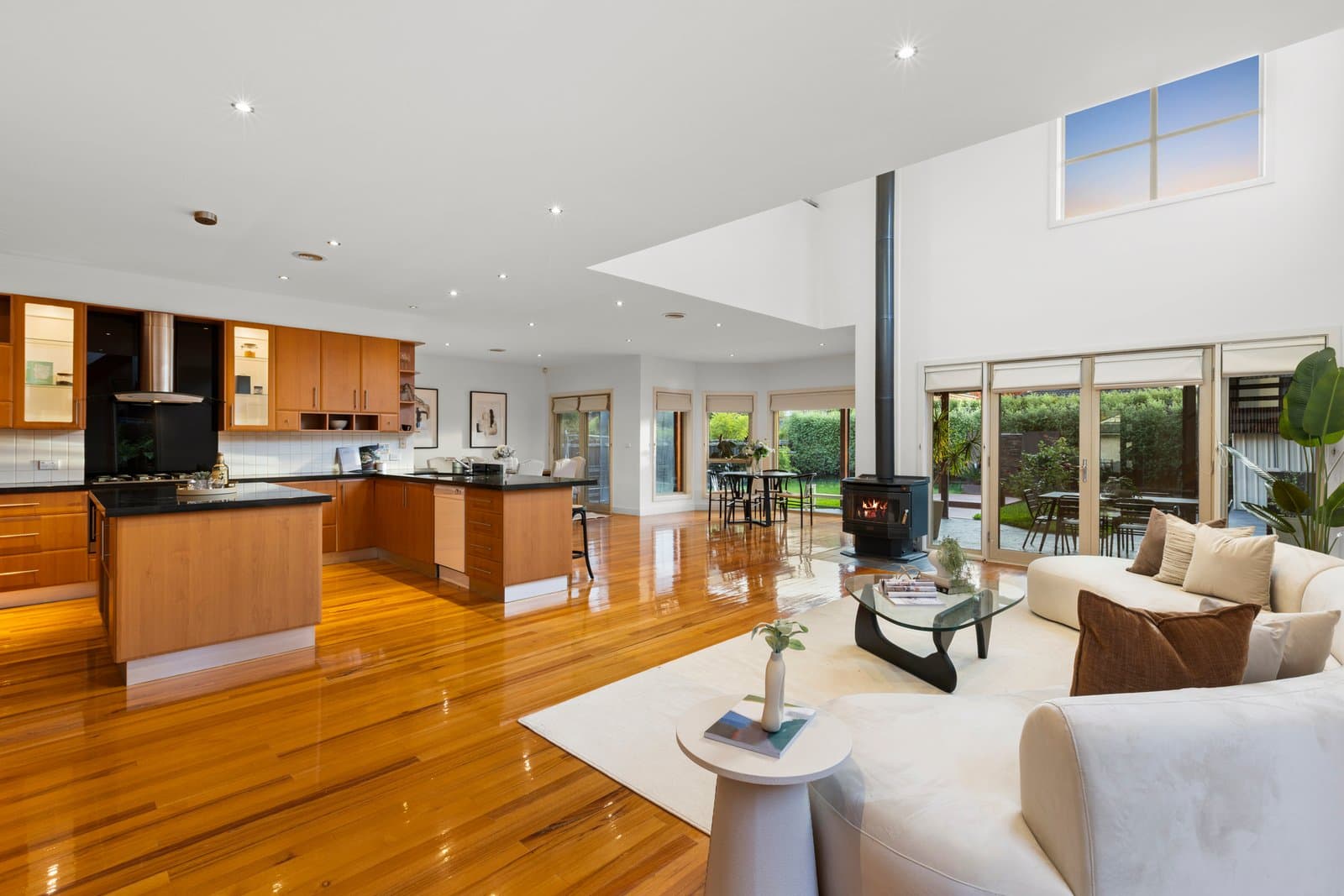 11 Williamson Close, Mordialloc, Mordialloc - Thumbnail 2
