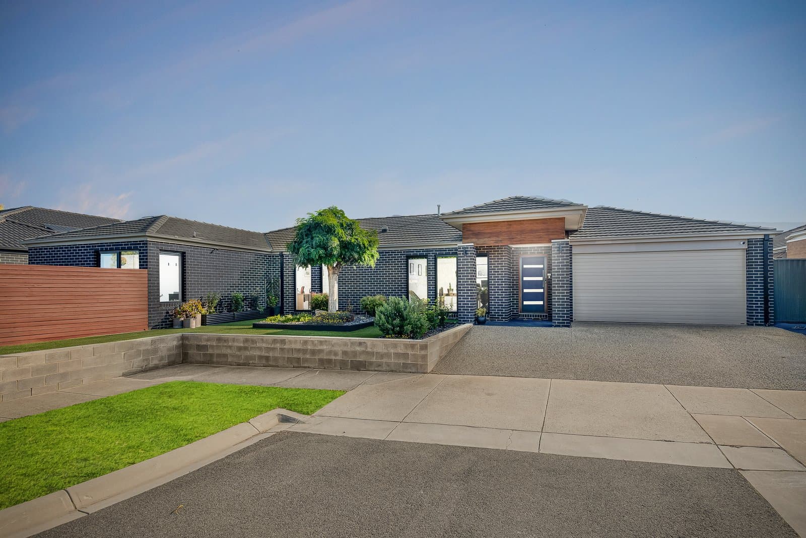 13-15 Pelican Way, Lara, Lara - Image 1