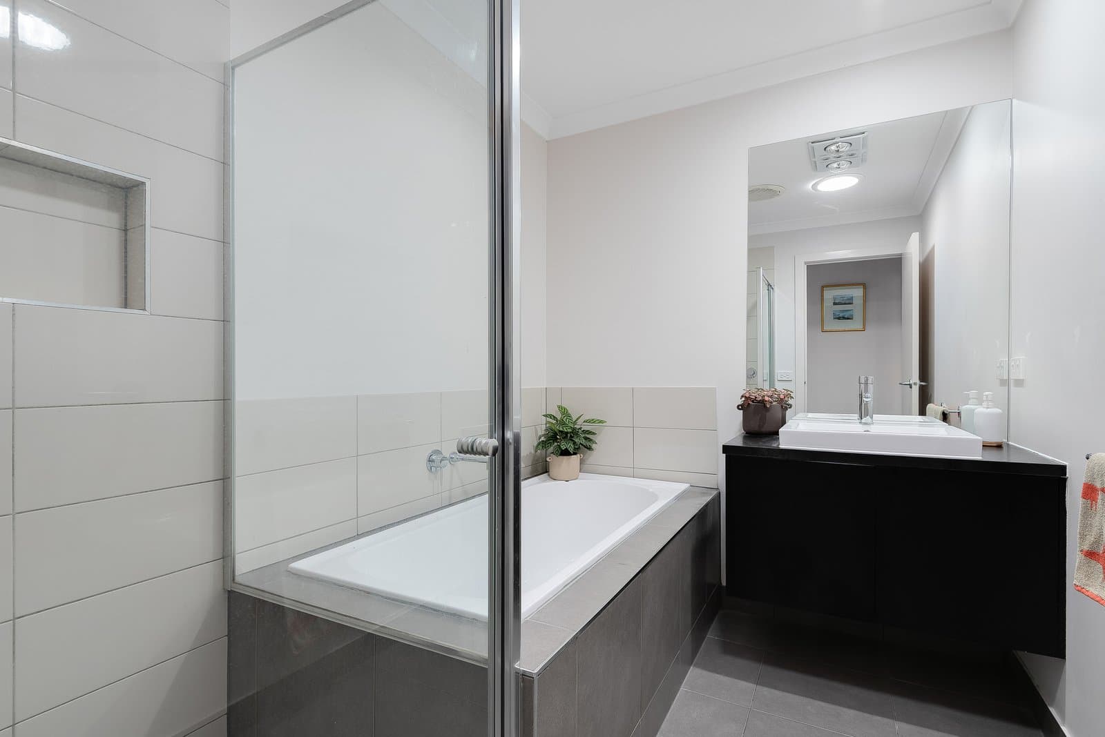 13-15 Pelican Way, Lara, Lara - Thumbnail 3