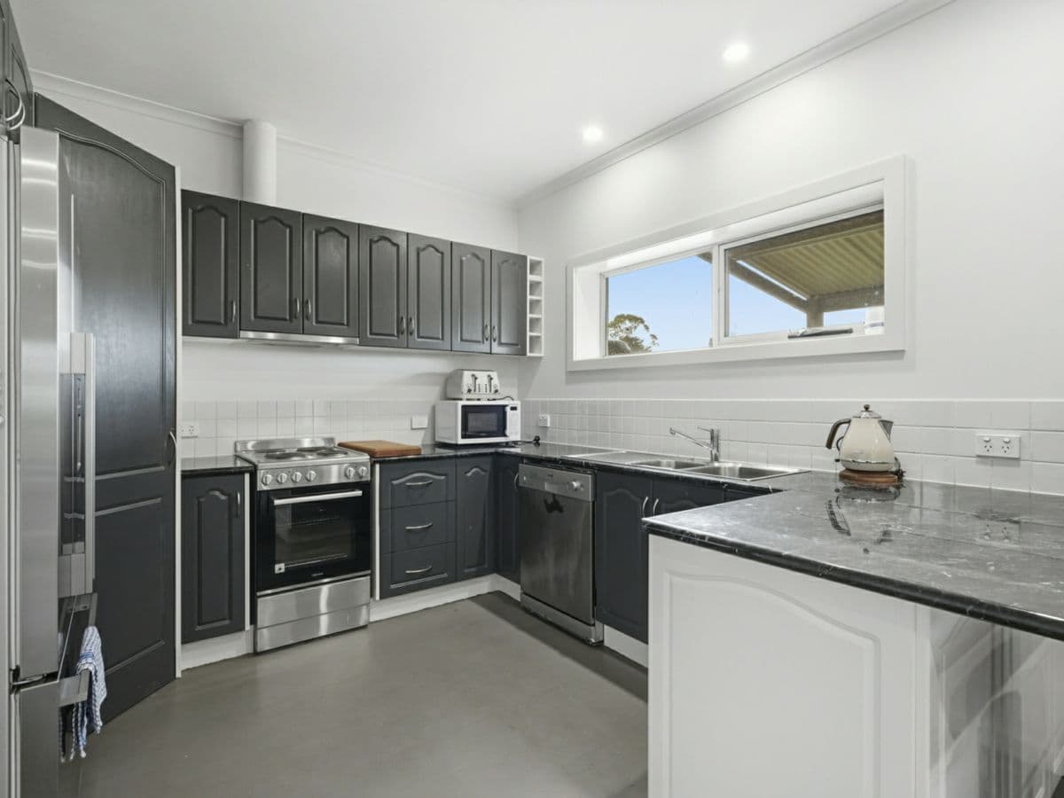 10 Teggs Road, GRAVELLY BEACH, Gravelly Beach - Thumbnail 4