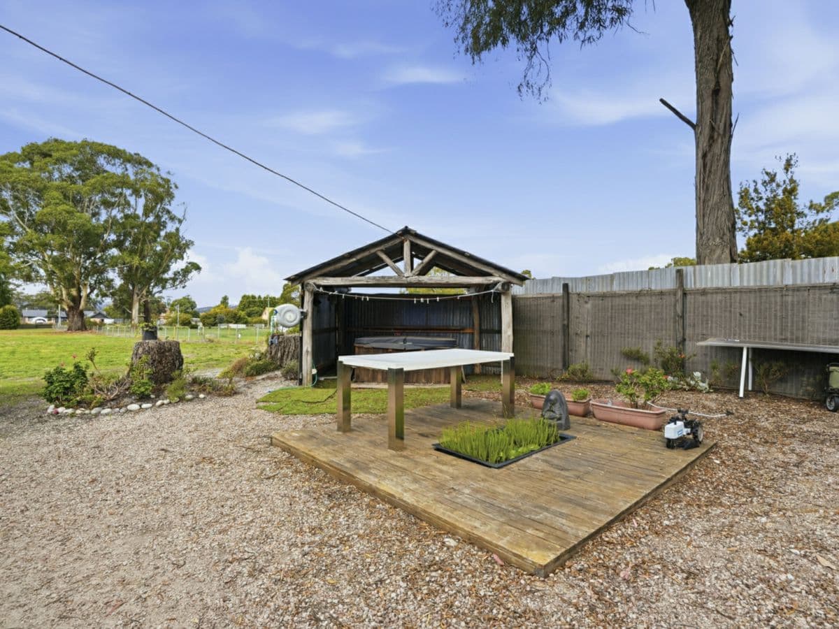 10 Teggs Road, GRAVELLY BEACH, Gravelly Beach - Thumbnail 8