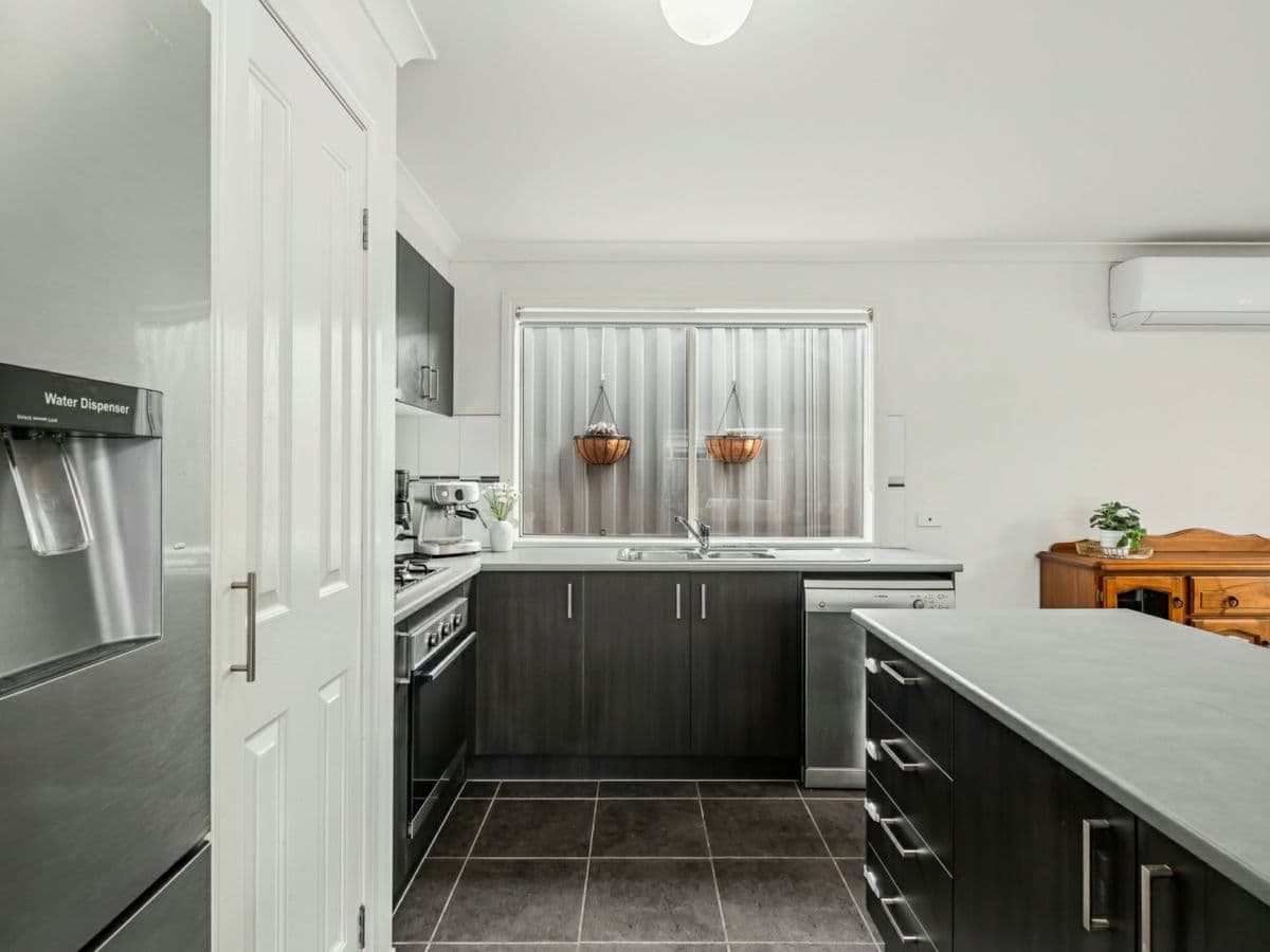 11 Southampton Drive, LANGWARRIN, Langwarrin - Thumbnail 3