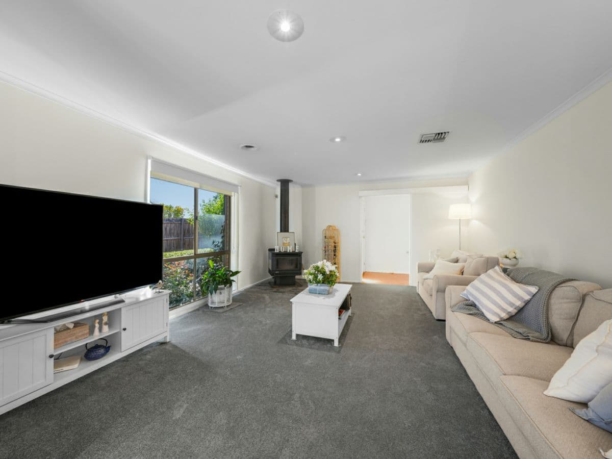 9 Rokeby Crescent, CRAIGIEBURN, Craigieburn - Thumbnail 5