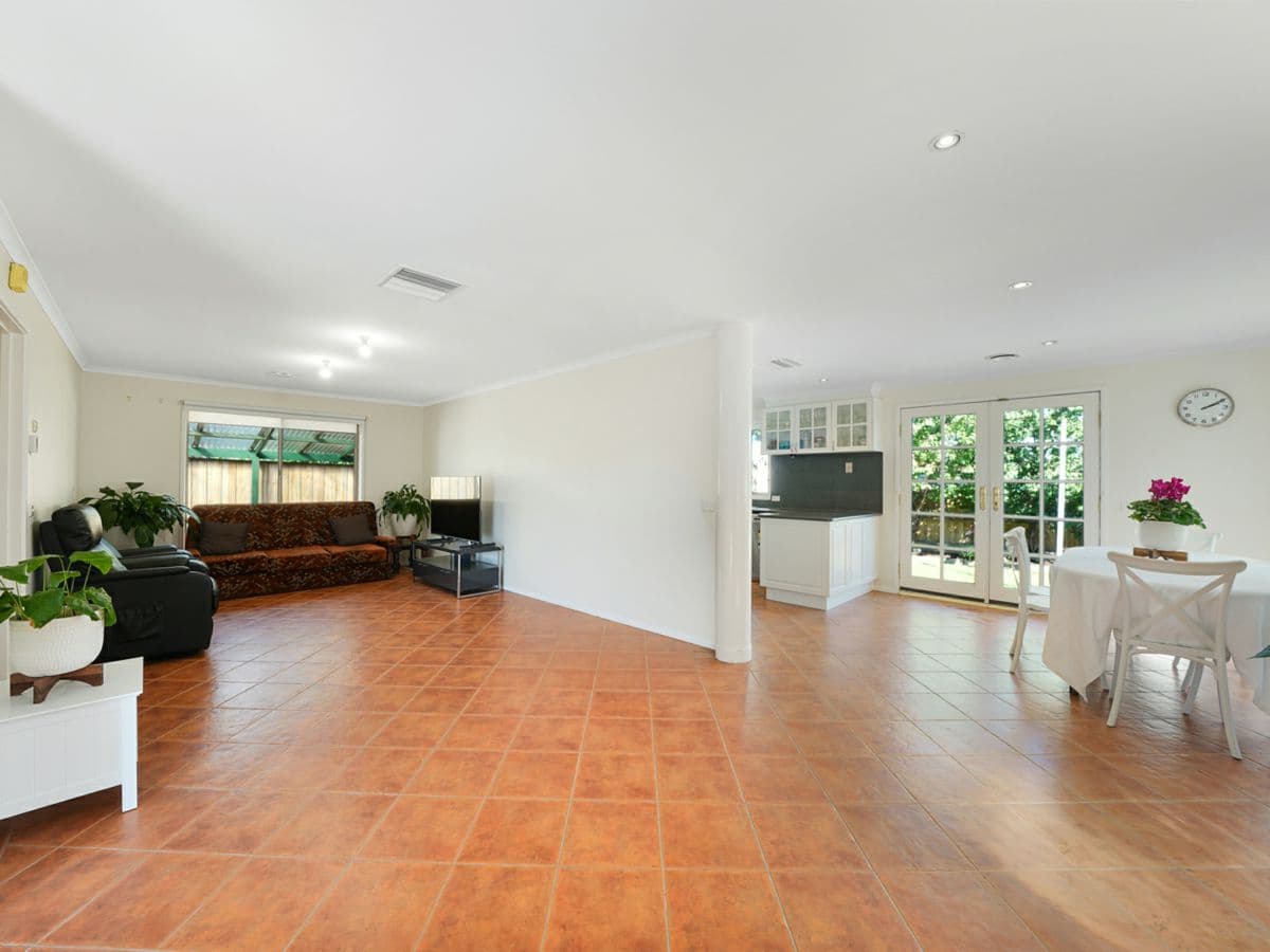 9 Rokeby Crescent, CRAIGIEBURN, Craigieburn - Thumbnail 7