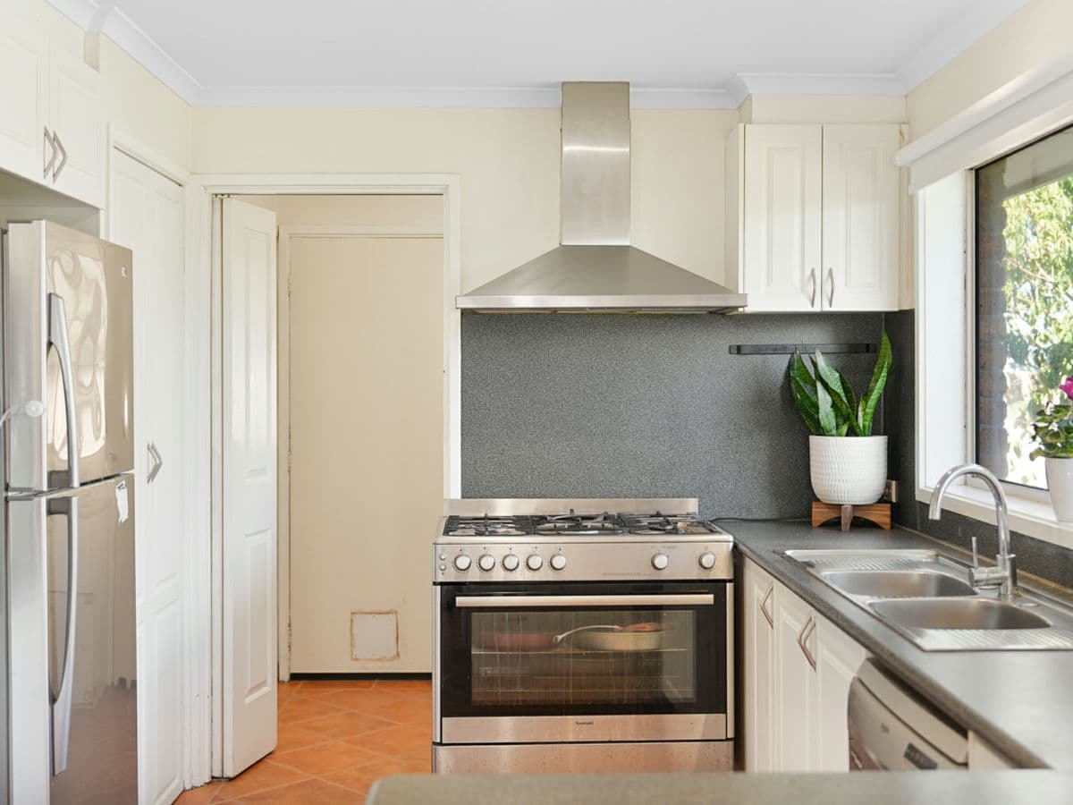 9 Rokeby Crescent, CRAIGIEBURN, Craigieburn - Thumbnail 8