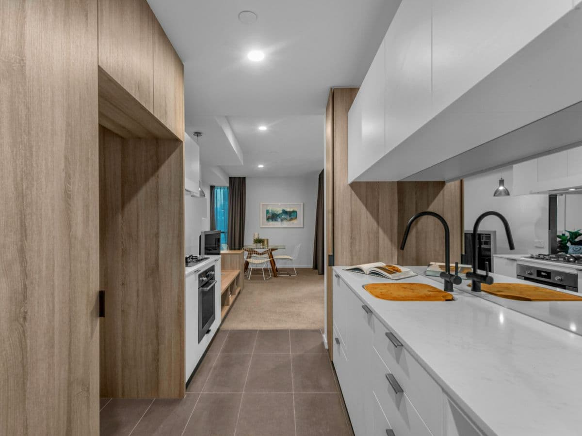 1004/4 Edmondstone Street, SOUTH BRISBANE, South Brisbane - Thumbnail 2