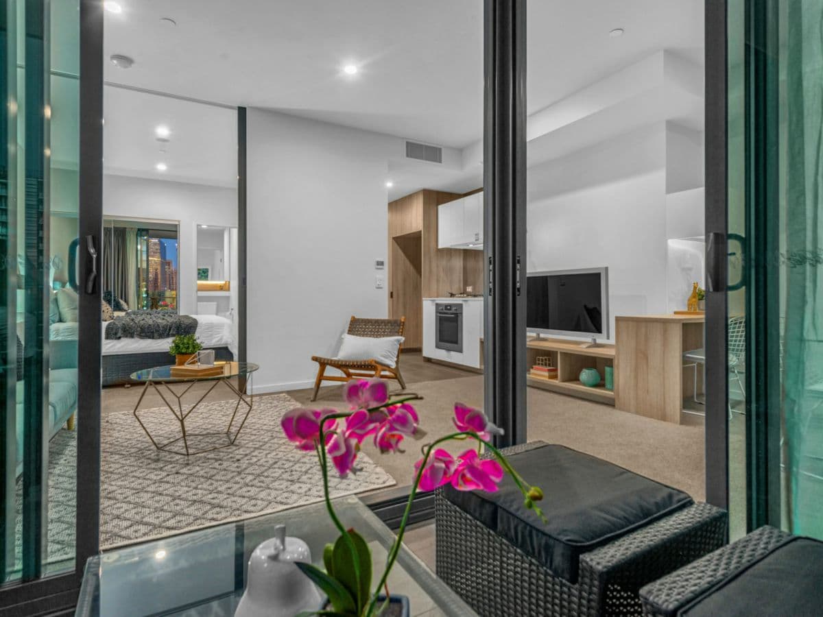 1004/4 Edmondstone Street, SOUTH BRISBANE, South Brisbane - Thumbnail 5