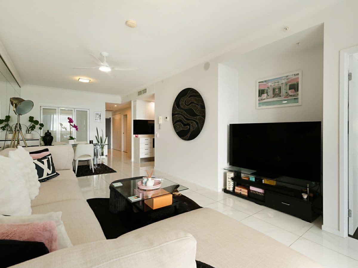 3703/5 Harbour Side Court, BIGGERA WATERS, Biggera Waters - Thumbnail 5