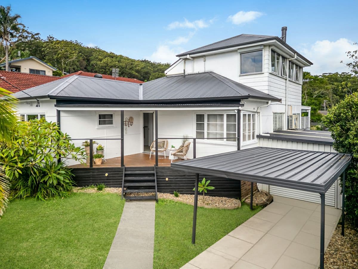 4 Edgewater Avenue, GREEN POINT, Green Point - Image 1