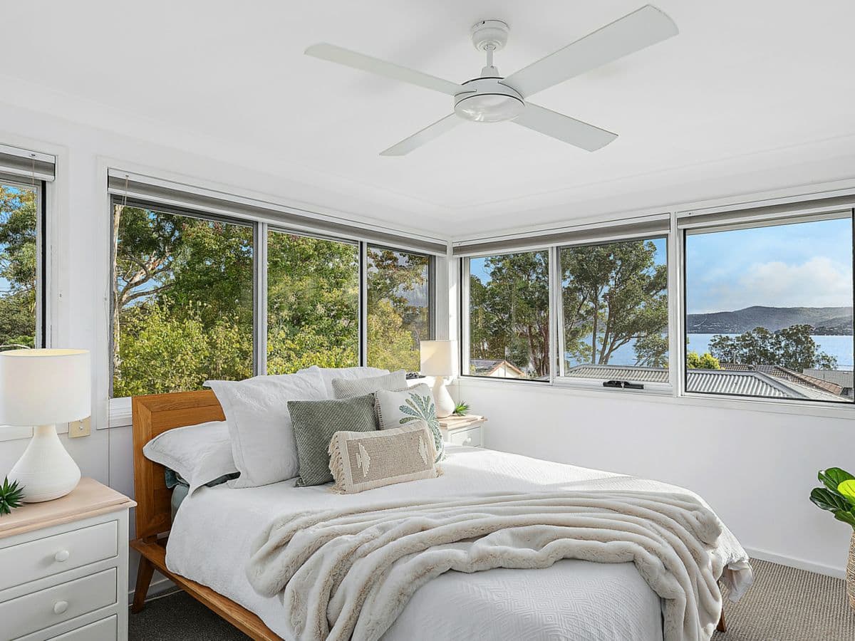 4 Edgewater Avenue, GREEN POINT, Green Point - Thumbnail 2