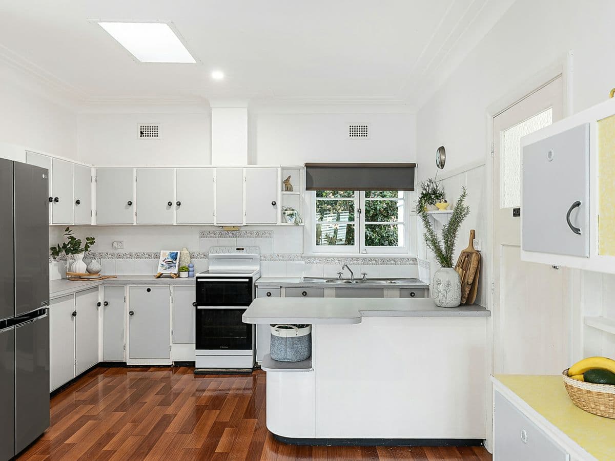 4 Edgewater Avenue, GREEN POINT, Green Point - Thumbnail 4